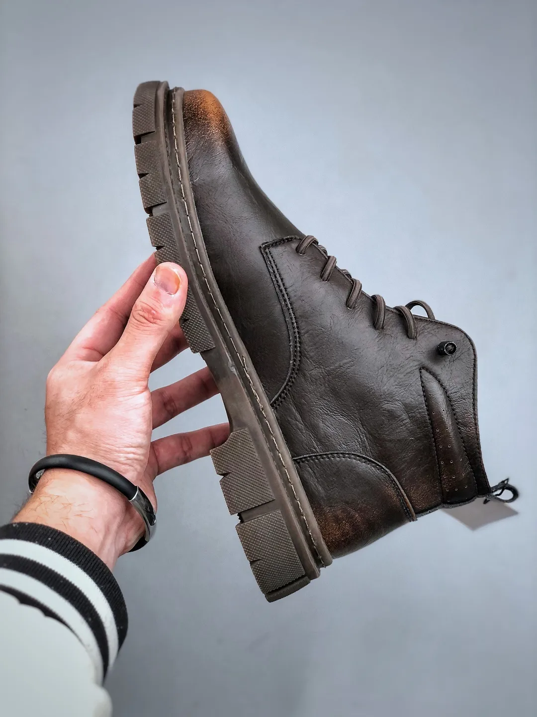 Local pick-up💰 520 supports store Timberland/Timberland classic 25ss new high-top (plus velvet) classic re-creation, brand new upgrade, Guangdong factory quality, original box and original packaging. The fabric is made of Italian top-grade frosted cowhide, with anti-odor and anti-corrosion genuine leather latex insoles to give you a perfect wearing experience. High-quality and durable, a must-have for sportsmen. Specially designed to treat those who are not handsome. High-quality and first-class foot feel. Exclusive supply. Official item number: TB23066 Size: 39 40 41 42 43 44